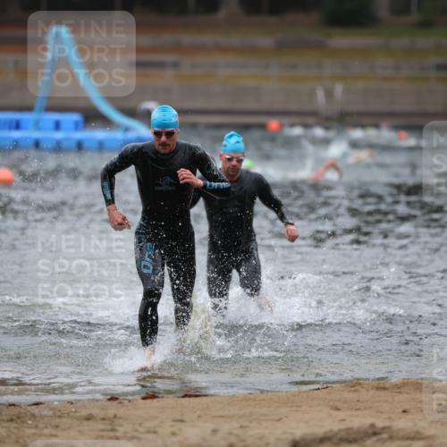 14.09.2025 - Stadtparktriathlon Michael Strokosch http://msf.ph/oto/8863871 14.09.2025 08:49:34 Schwimmen 307, 334 meine-sportfotos.de