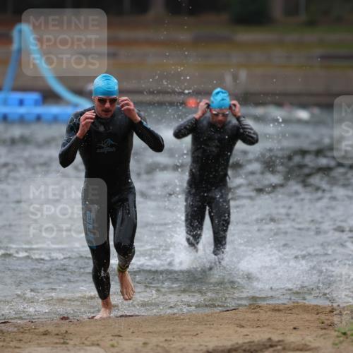 14.09.2025 - Stadtparktriathlon Michael Strokosch http://msf.ph/oto/8863876 14.09.2025 08:49:35 Schwimmen 307, 334 meine-sportfotos.de