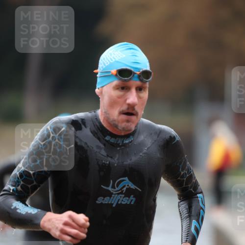 14.09.2025 - Stadtparktriathlon Michael Strokosch http://msf.ph/oto/8863893 14.09.2025 08:49:38 Schwimmen 307, 334 meine-sportfotos.de