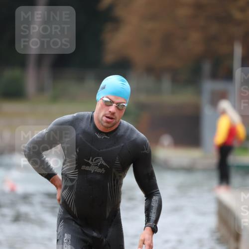 14.09.2025 - Stadtparktriathlon Michael Strokosch http://msf.ph/oto/8863894 14.09.2025 08:49:39 Schwimmen 307, 334 meine-sportfotos.de