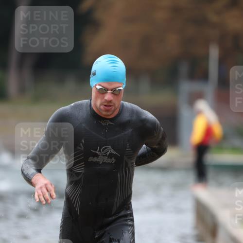 14.09.2025 - Stadtparktriathlon Michael Strokosch http://msf.ph/oto/8863896 14.09.2025 08:49:39 Schwimmen 307, 334 meine-sportfotos.de