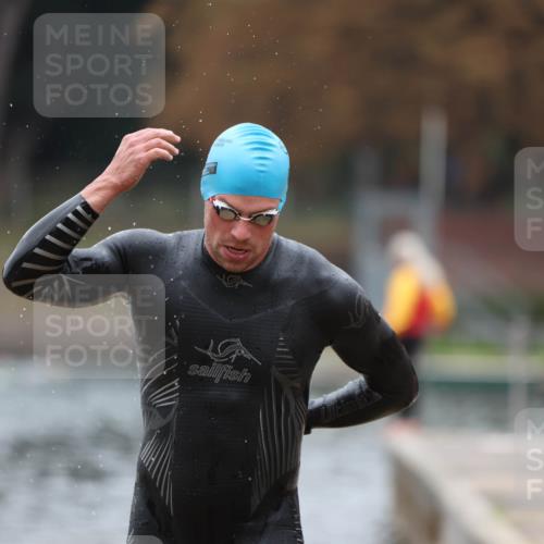 14.09.2025 - Stadtparktriathlon Michael Strokosch http://msf.ph/oto/8863897 14.09.2025 08:49:40 Schwimmen 307, 334 meine-sportfotos.de