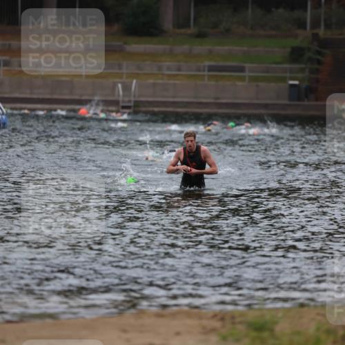 14.09.2025 - Stadtparktriathlon Michael Strokosch http://msf.ph/oto/8863905 14.09.2025 08:49:53 Schwimmen  meine-sportfotos.de