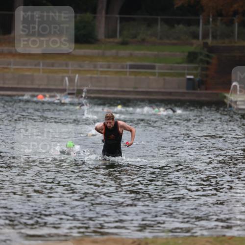 14.09.2025 - Stadtparktriathlon Michael Strokosch http://msf.ph/oto/8863907 14.09.2025 08:49:56 Schwimmen 351 meine-sportfotos.de