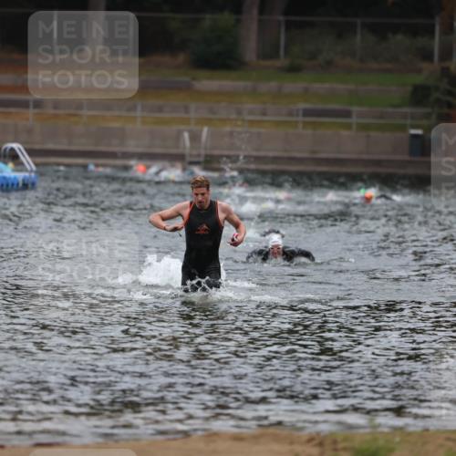 14.09.2025 - Stadtparktriathlon Michael Strokosch http://msf.ph/oto/8863911 14.09.2025 08:49:58 Schwimmen 351 meine-sportfotos.de