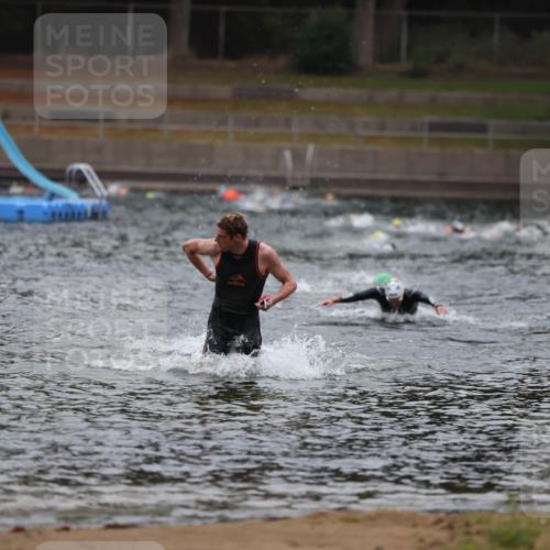 14.09.2025 - Stadtparktriathlon Michael Strokosch http://msf.ph/oto/8863919 14.09.2025 08:50:00 Schwimmen 351, 355 meine-sportfotos.de
