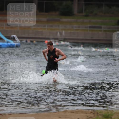 14.09.2025 - Stadtparktriathlon Michael Strokosch http://msf.ph/oto/8863922 14.09.2025 08:50:00 Schwimmen 351, 355 meine-sportfotos.de