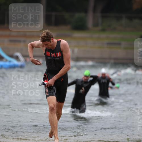 14.09.2025 - Stadtparktriathlon Michael Strokosch http://msf.ph/oto/8863938 14.09.2025 08:50:05 Schwimmen 309, 351, 355 meine-sportfotos.de