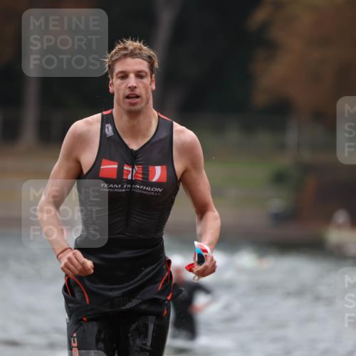 14.09.2025 - Stadtparktriathlon Michael Strokosch http://msf.ph/oto/8863950 14.09.2025 08:50:07 Schwimmen 309, 351, 355 meine-sportfotos.de