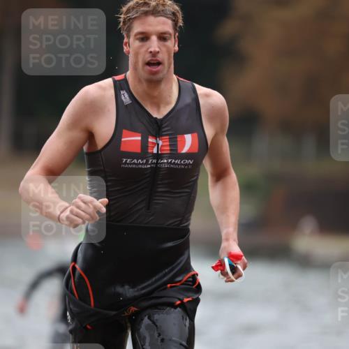 14.09.2025 - Stadtparktriathlon Michael Strokosch http://msf.ph/oto/8863953 14.09.2025 08:50:07 Schwimmen 309, 351, 355 meine-sportfotos.de