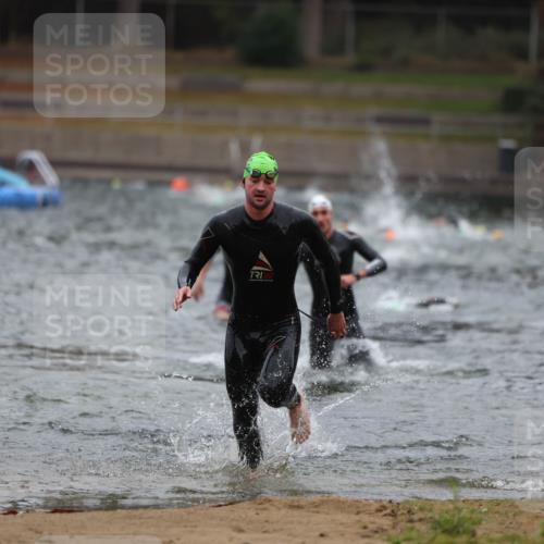 14.09.2025 - Stadtparktriathlon Michael Strokosch http://msf.ph/oto/8863957 14.09.2025 08:50:09 Schwimmen 309, 351, 355 meine-sportfotos.de