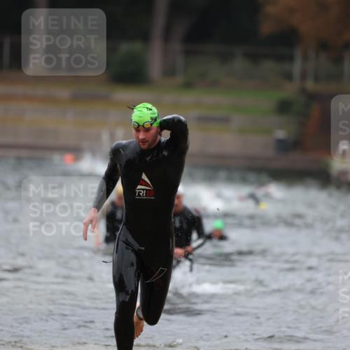 14.09.2025 - Stadtparktriathlon Michael Strokosch http://msf.ph/oto/8863965 14.09.2025 08:50:10 Schwimmen 309, 351, 355 meine-sportfotos.de
