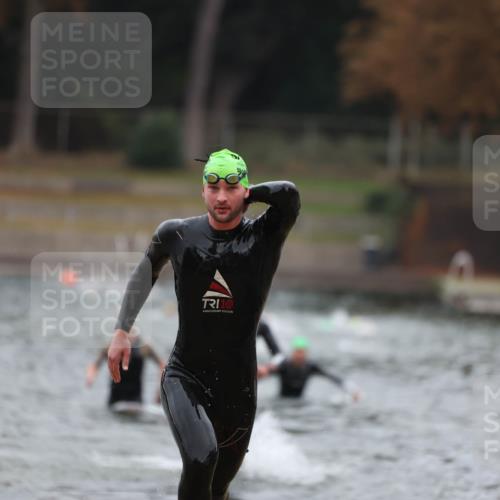 14.09.2025 - Stadtparktriathlon Michael Strokosch http://msf.ph/oto/8863969 14.09.2025 08:50:10 Schwimmen 309, 351, 355 meine-sportfotos.de