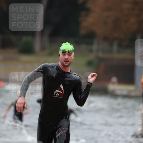 14.09.2025 - Stadtparktriathlon Michael Strokosch http://msf.ph/oto/8863972 14.09.2025 08:50:11 Schwimmen 309, 355 meine-sportfotos.de