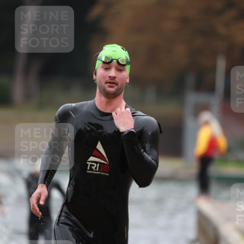 14.09.2025 - Stadtparktriathlon Michael Strokosch http://msf.ph/oto/8863976 14.09.2025 08:50:12 Schwimmen 309, 355 meine-sportfotos.de