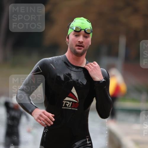 14.09.2025 - Stadtparktriathlon Michael Strokosch http://msf.ph/oto/8863977 14.09.2025 08:50:12 Schwimmen 309, 355 meine-sportfotos.de