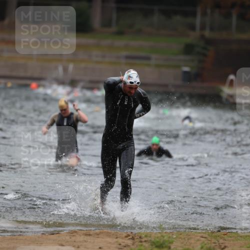 14.09.2025 - Stadtparktriathlon Michael Strokosch http://msf.ph/oto/8863980 14.09.2025 08:50:13 Schwimmen 309, 335, 355 meine-sportfotos.de