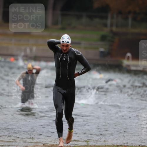 14.09.2025 - Stadtparktriathlon Michael Strokosch http://msf.ph/oto/8863986 14.09.2025 08:50:15 Schwimmen 309, 335, 355 meine-sportfotos.de