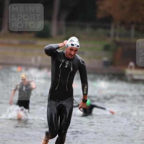 14.09.2025 - Stadtparktriathlon Michael Strokosch http://msf.ph/oto/8863992 14.09.2025 08:50:16 Schwimmen 309, 330, 335 meine-sportfotos.de