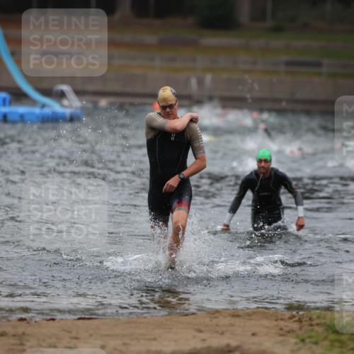 14.09.2025 - Stadtparktriathlon Michael Strokosch http://msf.ph/oto/8864004 14.09.2025 08:50:20 Schwimmen 309, 330, 335 meine-sportfotos.de