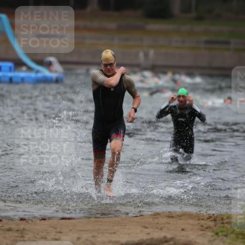 14.09.2025 - Stadtparktriathlon Michael Strokosch http://msf.ph/oto/8864007 14.09.2025 08:50:20 Schwimmen 309, 330, 335 meine-sportfotos.de