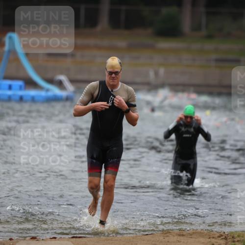 14.09.2025 - Stadtparktriathlon Michael Strokosch http://msf.ph/oto/8864012 14.09.2025 08:50:21 Schwimmen 309, 330, 335 meine-sportfotos.de