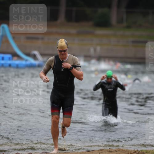 14.09.2025 - Stadtparktriathlon Michael Strokosch http://msf.ph/oto/8864013 14.09.2025 08:50:22 Schwimmen 330, 335 meine-sportfotos.de