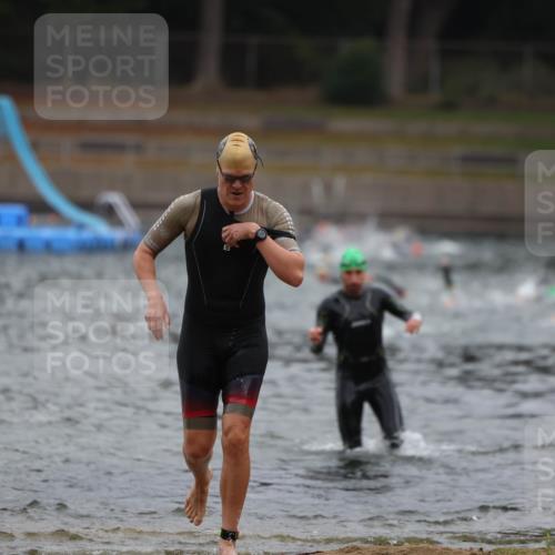 14.09.2025 - Stadtparktriathlon Michael Strokosch http://msf.ph/oto/8864015 14.09.2025 08:50:22 Schwimmen 330, 335 meine-sportfotos.de
