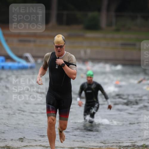 14.09.2025 - Stadtparktriathlon Michael Strokosch http://msf.ph/oto/8864016 14.09.2025 08:50:22 Schwimmen 330, 335 meine-sportfotos.de