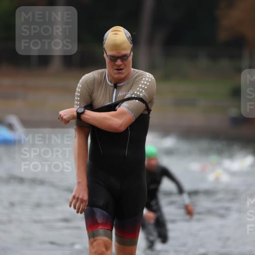 14.09.2025 - Stadtparktriathlon Michael Strokosch http://msf.ph/oto/8864025 14.09.2025 08:50:24 Schwimmen 330, 335 meine-sportfotos.de