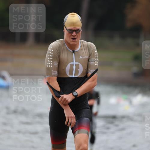 14.09.2025 - Stadtparktriathlon Michael Strokosch http://msf.ph/oto/8864027 14.09.2025 08:50:25 Schwimmen 330, 335 meine-sportfotos.de