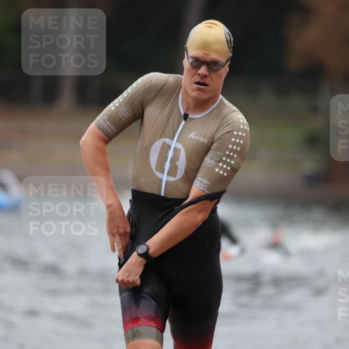 14.09.2025 - Stadtparktriathlon Michael Strokosch http://msf.ph/oto/8864029 14.09.2025 08:50:25 Schwimmen 330, 335 meine-sportfotos.de