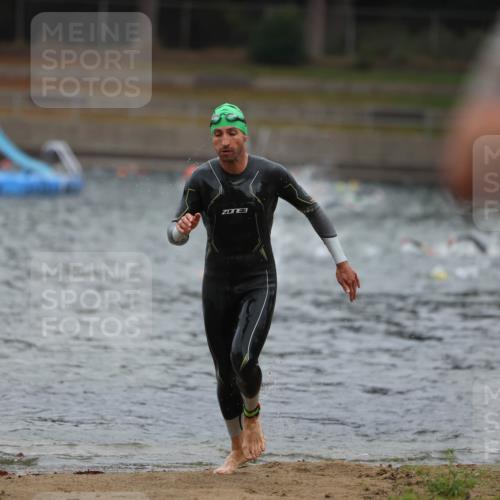14.09.2025 - Stadtparktriathlon Michael Strokosch http://msf.ph/oto/8864035 14.09.2025 08:50:27 Schwimmen 330, 335 meine-sportfotos.de
