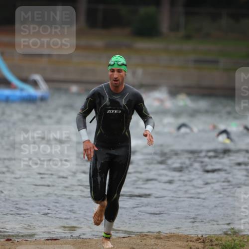 14.09.2025 - Stadtparktriathlon Michael Strokosch http://msf.ph/oto/8864037 14.09.2025 08:50:27 Schwimmen 330, 335 meine-sportfotos.de