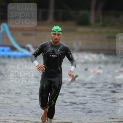14.09.2025 - Stadtparktriathlon Michael Strokosch http://msf.ph/oto/8864040 14.09.2025 08:50:27 Schwimmen 330, 335 meine-sportfotos.de