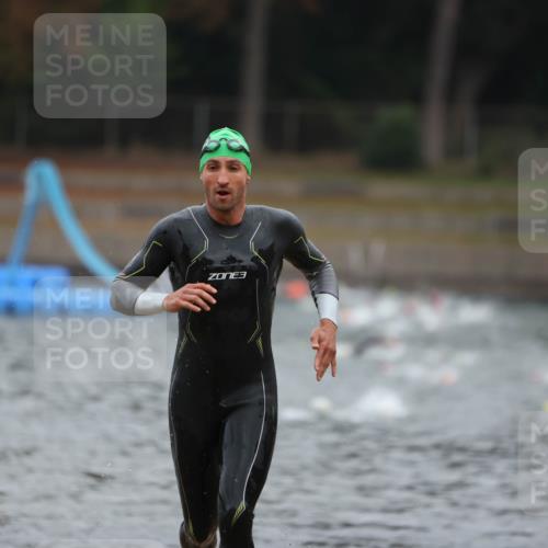 14.09.2025 - Stadtparktriathlon Michael Strokosch http://msf.ph/oto/8864043 14.09.2025 08:50:28 Schwimmen 330, 335 meine-sportfotos.de