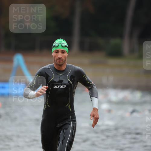 14.09.2025 - Stadtparktriathlon Michael Strokosch http://msf.ph/oto/8864046 14.09.2025 08:50:28 Schwimmen 330, 335 meine-sportfotos.de