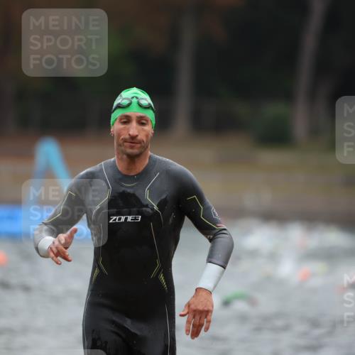 14.09.2025 - Stadtparktriathlon Michael Strokosch http://msf.ph/oto/8864049 14.09.2025 08:50:29 Schwimmen 330, 335 meine-sportfotos.de