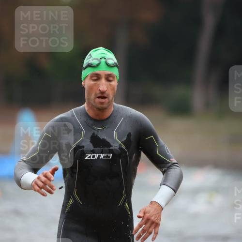 14.09.2025 - Stadtparktriathlon Michael Strokosch http://msf.ph/oto/8864052 14.09.2025 08:50:29 Schwimmen 330, 335 meine-sportfotos.de