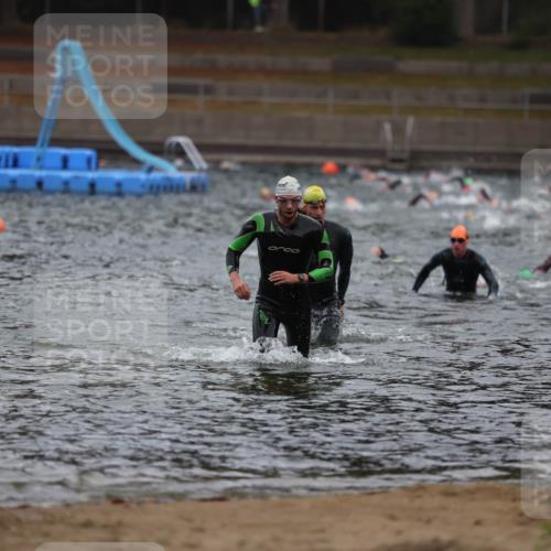 14.09.2025 - Stadtparktriathlon Michael Strokosch http://msf.ph/oto/8864055 14.09.2025 08:50:39 Schwimmen 314, 365 meine-sportfotos.de