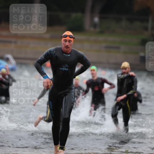 14.09.2025 - Stadtparktriathlon Michael Strokosch http://msf.ph/oto/8864109 14.09.2025 08:50:53 Schwimmen 322, 331, 344, 368, 374, 377 meine-sportfotos.de