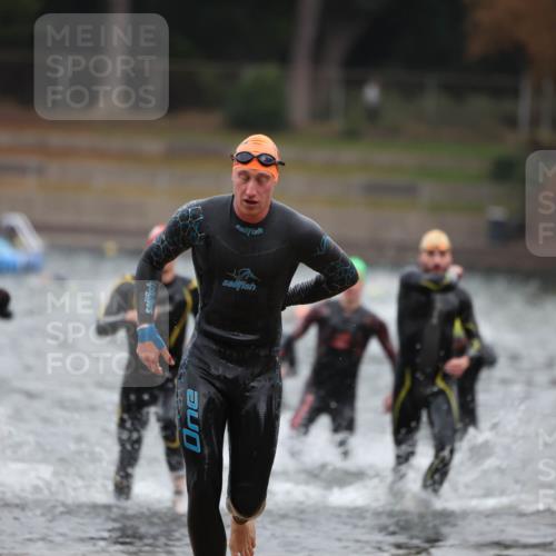 14.09.2025 - Stadtparktriathlon Michael Strokosch http://msf.ph/oto/8864113 14.09.2025 08:50:54 Schwimmen 322, 331, 344, 368, 374, 377 meine-sportfotos.de