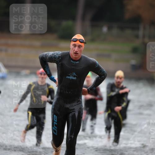 14.09.2025 - Stadtparktriathlon Michael Strokosch http://msf.ph/oto/8864115 14.09.2025 08:50:54 Schwimmen 322, 331, 344, 368, 374, 377 meine-sportfotos.de