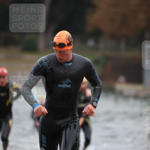14.09.2025 - Stadtparktriathlon Michael Strokosch http://msf.ph/oto/8864120 14.09.2025 08:50:55 Schwimmen 322, 331, 344, 361, 368, 374, 377 meine-sportfotos.de