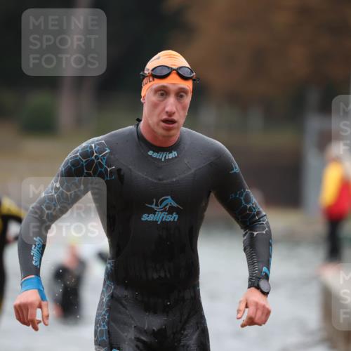 14.09.2025 - Stadtparktriathlon Michael Strokosch http://msf.ph/oto/8864123 14.09.2025 08:50:56 Schwimmen 322, 331, 344, 361, 368, 374, 377 meine-sportfotos.de