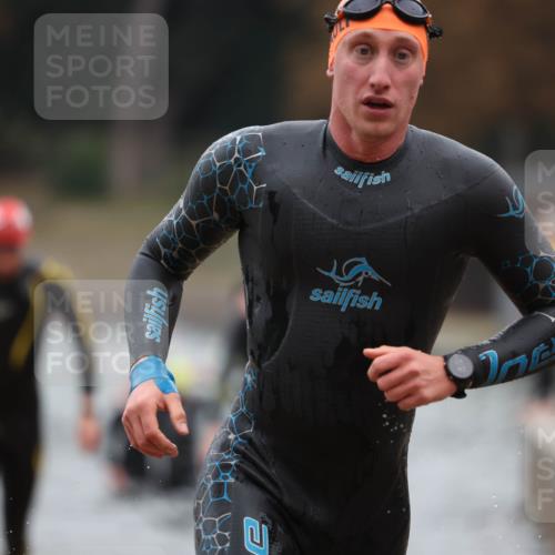 14.09.2025 - Stadtparktriathlon Michael Strokosch http://msf.ph/oto/8864126 14.09.2025 08:50:56 Schwimmen 322, 331, 344, 361, 368, 374, 377 meine-sportfotos.de