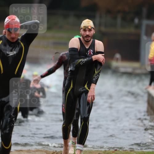 14.09.2025 - Stadtparktriathlon Michael Strokosch http://msf.ph/oto/8864129 14.09.2025 08:50:57 Schwimmen 322, 331, 344, 361, 368, 374, 377 meine-sportfotos.de