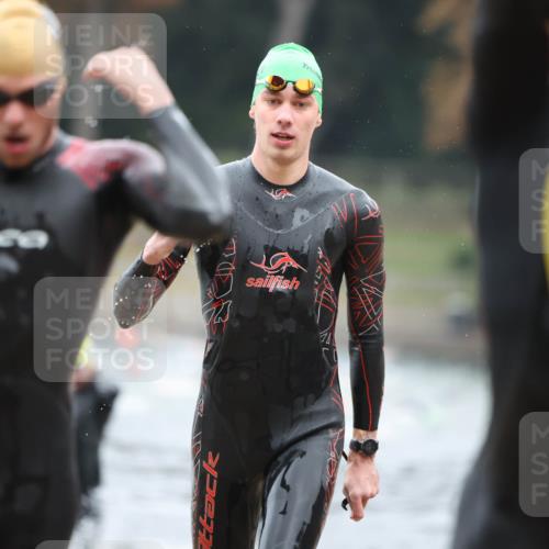 14.09.2025 - Stadtparktriathlon Michael Strokosch http://msf.ph/oto/8864137 14.09.2025 08:51:00 Schwimmen 331, 344, 361, 368, 374, 376, 377 meine-sportfotos.de