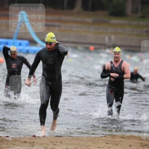 14.09.2025 - Stadtparktriathlon Michael Strokosch http://msf.ph/oto/8864142 14.09.2025 08:51:02 Schwimmen 331, 344, 361, 368, 374, 376, 377 meine-sportfotos.de