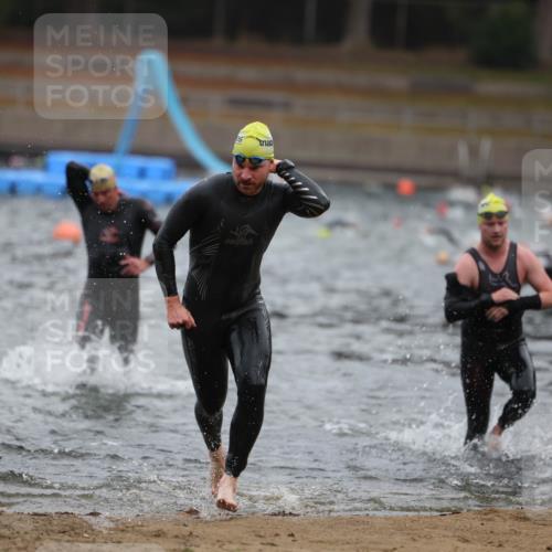 14.09.2025 - Stadtparktriathlon Michael Strokosch http://msf.ph/oto/8864143 14.09.2025 08:51:02 Schwimmen 331, 344, 361, 368, 374, 376, 377 meine-sportfotos.de